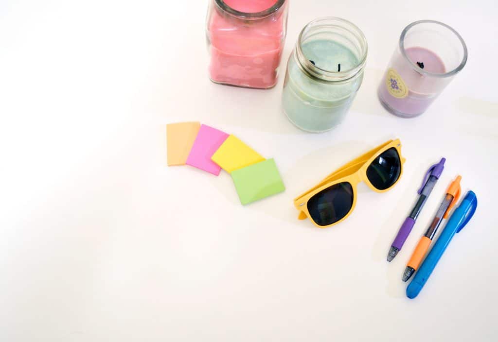 goodies entreprise lunettes de soleil post it stylos bougies